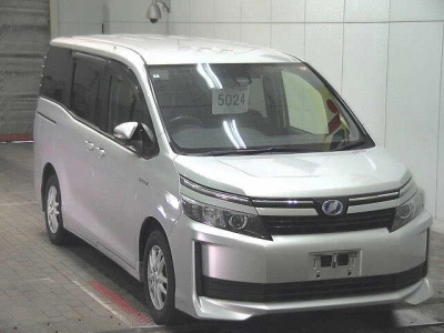 TOYOTA VOXY