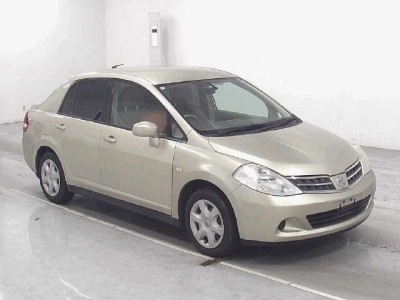 NISSAN TIIDA LATIO