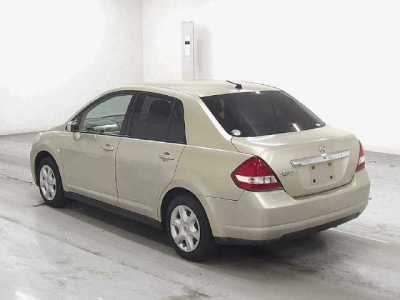 NISSAN TIIDA LATIO