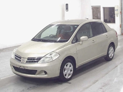 NISSAN TIIDA LATIO
