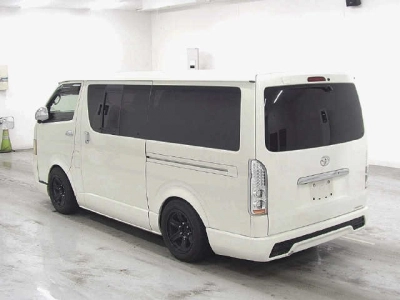 TOYOTA HIACE VAN