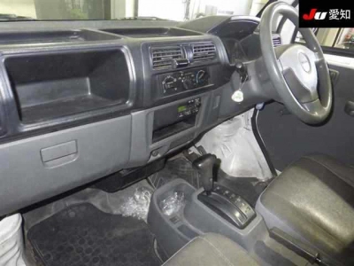 NISSAN CLIPPER TRUCK