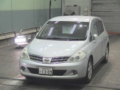 NISSAN TIIDA