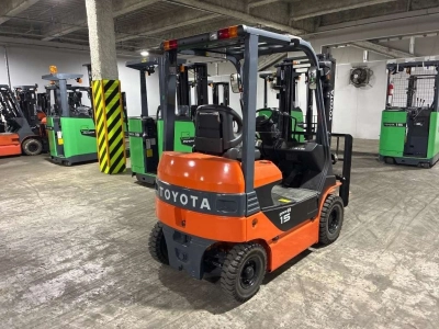 TOYOTA  FORKLIFT 