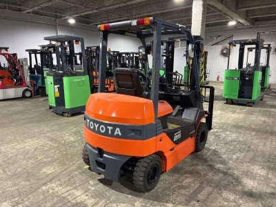 TOYOTA  FORKLIFT 