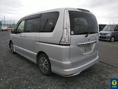 NISSAN SERENA