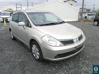 NISSAN TIIDA