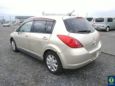 NISSAN TIIDA