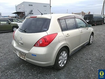 NISSAN TIIDA