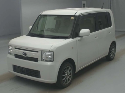 TOYOTA PIXIS SPACE