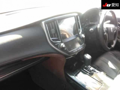 TOYOTA CROWN ATHLETE