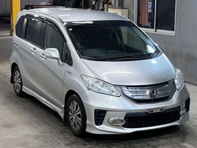 HONDA FREED HYBRID