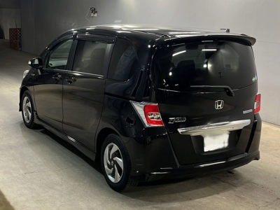 HONDA FREED SPIKE HYBRID