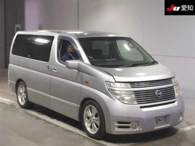 NISSAN ELGRAND