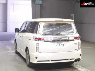 NISSAN ELGRAND