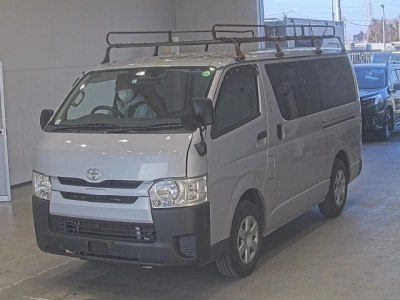 TOYOTA HIACE