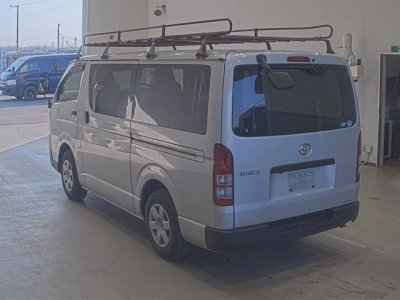 TOYOTA HIACE