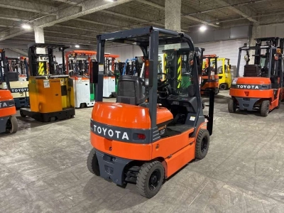 TOYOTA  FORKLIFT 