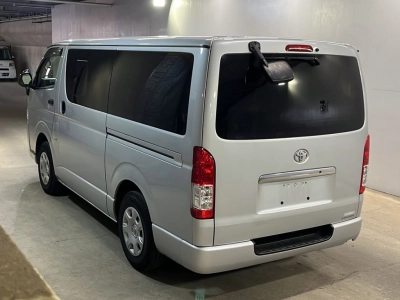 TOYOTA REGIUS VAN