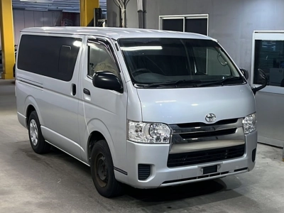 TOYOTA REGIUS VAN