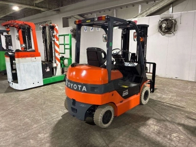 TOYOTA  FORKLIFT 