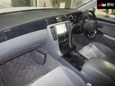 TOYOTA CROWN ATHLETE