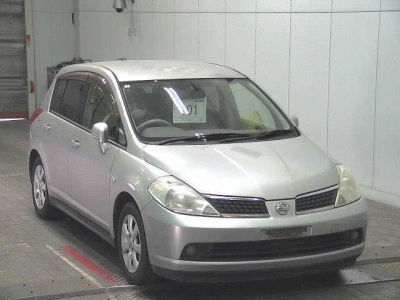 NISSAN TIIDA