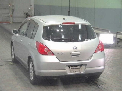 NISSAN TIIDA