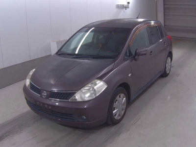 NISSAN TIIDA