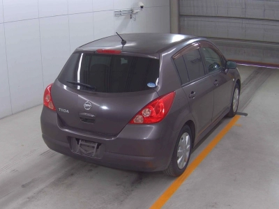 NISSAN TIIDA
