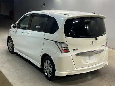 HONDA FREED HYBRID