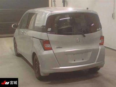 HONDA FREED SPIKE
