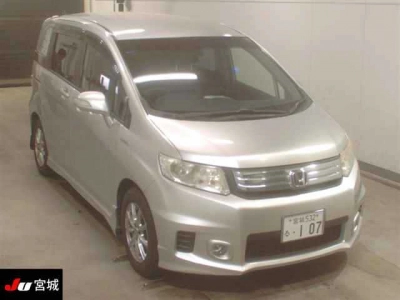 HONDA FREED SPIKE