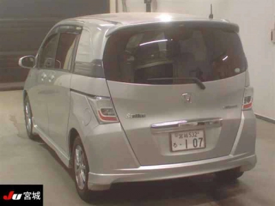 HONDA FREED SPIKE