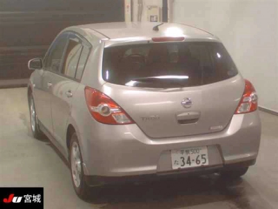 NISSAN TIIDA
