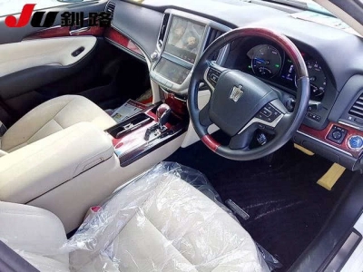 TOYOTA CROWN MAJESTA