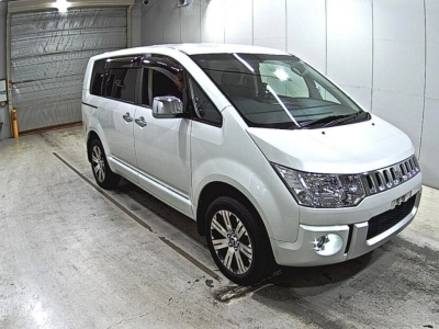 MITSUBISHI DELICA D:5