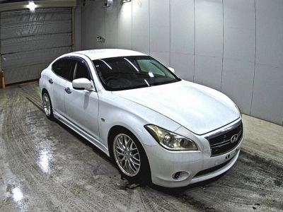 NISSAN FUGA