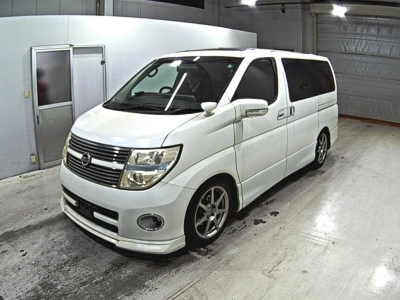 NISSAN ELGRAND