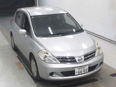 NISSAN TIIDA
