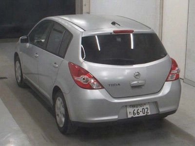 NISSAN TIIDA