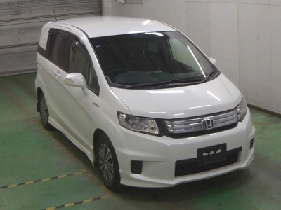 HONDA FREED SPIKE