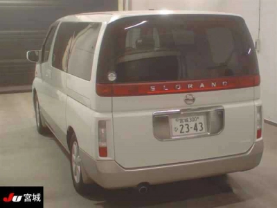 NISSAN ELGRAND