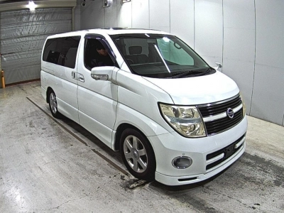 NISSAN ELGRAND
