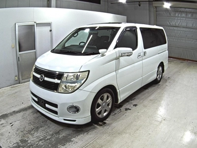 NISSAN ELGRAND