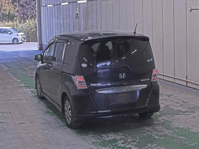 HONDA FREED HYBRID