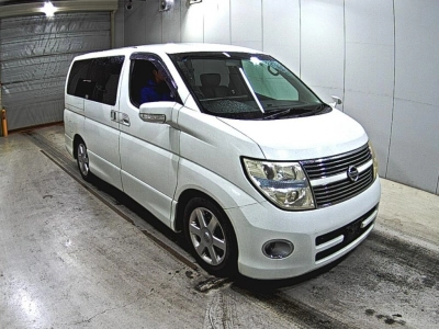 NISSAN ELGRAND