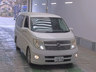 NISSAN ELGRAND