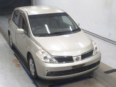 NISSAN TIIDA