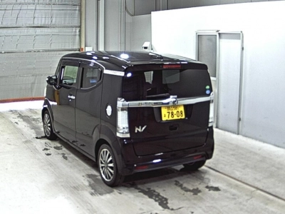 HONDA N-BOX SLASH